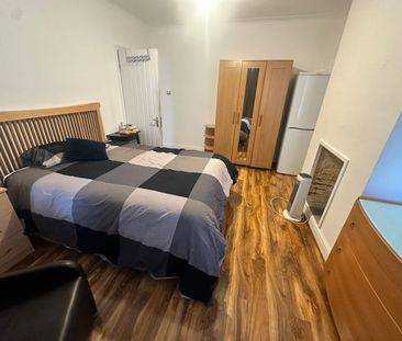 Room in a Shared House, Manor Way, CR4 - Photo 4