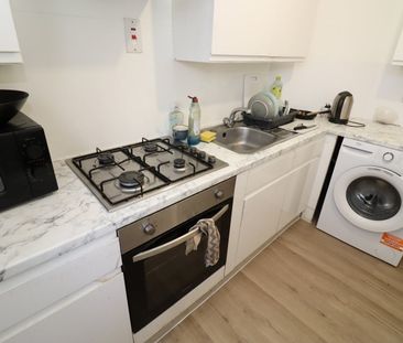 Room in a Shared Flat, St. Gilles House, E2 - Photo 6