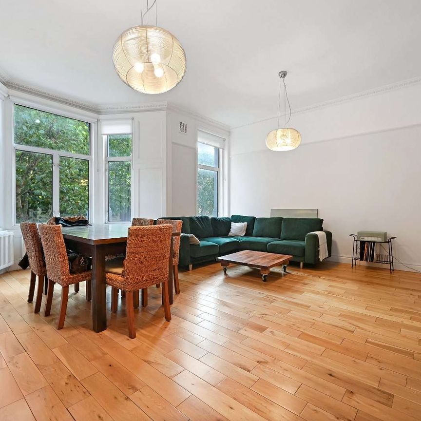 Modern 2 bedroom flat moments from Brook Green. - Photo 1
