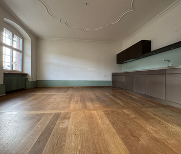 WOHNEN IN EINEM HISTORISCHEN GEBÄUDE MIT GROSSEM GARTEN! - Photo 4