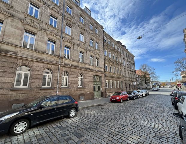 3-Zimmer-Wohnung mit Balkon im sanierten Denkmal. - Photo 1