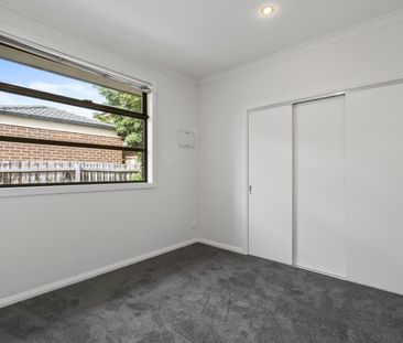 Stylish Brick Unit with Modern Comforts & Easy Living - Photo 5