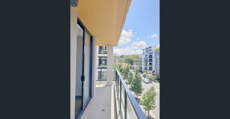 Riverside Living, Easy walk to Train, Buses & Ferry - Photo 4