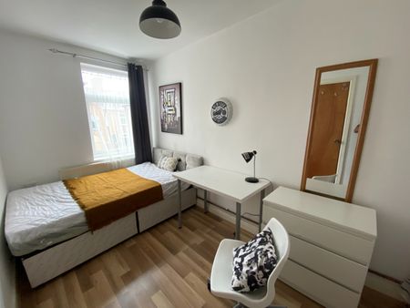 3 Bed Terraced House, Skipworth Street, LE2 - Photo 4