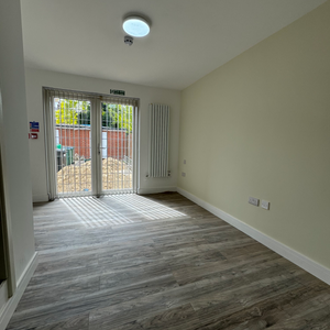 Modern Rooms with Private En-Suites – Just 5 Minutes from Watford General Hospital! Room 4 - Photo 3