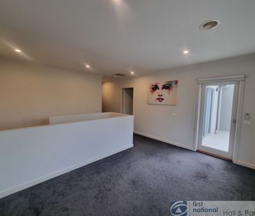 15 Tully Crescent, Narre Warren - Photo 3