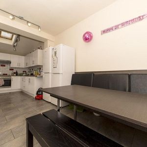 7 bedroom terraced house to rent - Photo 3