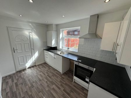 3 bedroom semi-detached house to rent - Photo 3