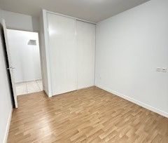 Location Appartement 3 pièces 67m² LA ROCHE SUR YON 85000 - Photo 3