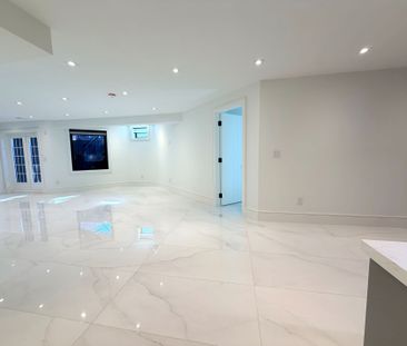 For Lease - 155 Lake Promenade, Toronto, Ontario - Photo 4