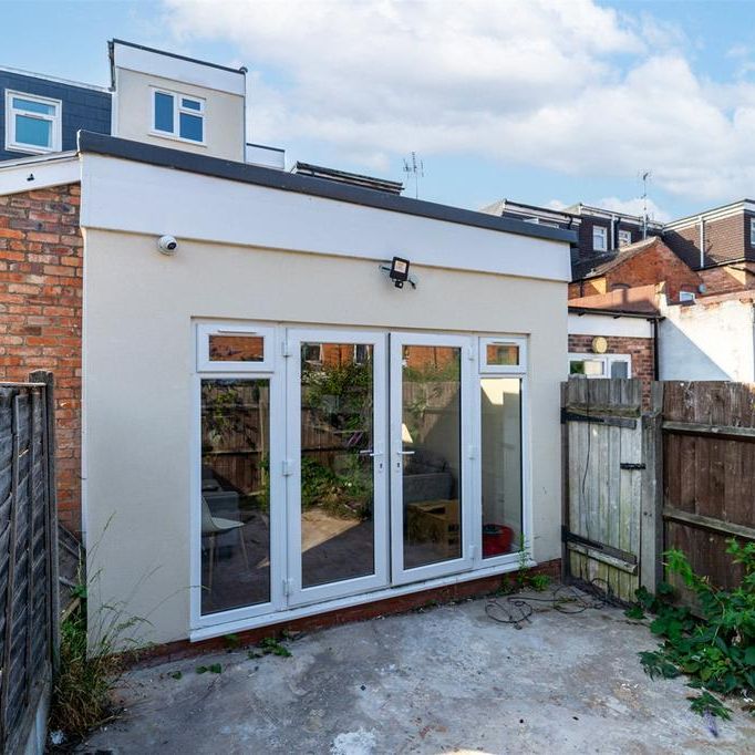 6 bedroom house to rent - Photo 1