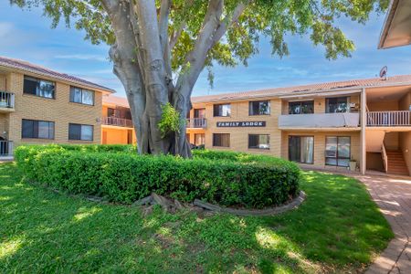 9/22-24 Duet Drive, Mermaid Waters QLD 4218 - House For Rent - $850 | Domain - Photo 4