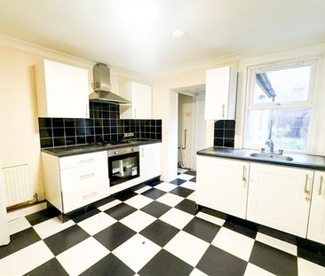 2 Bed Terraced House, Church Road, CR0 - Photo 4