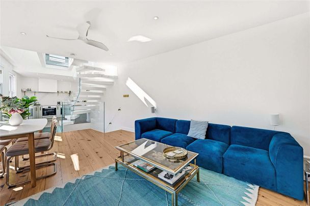 A traditional brand newly refurbished two bedroom mews house featuring layers of glass channelling light throughout. - Photo 1
