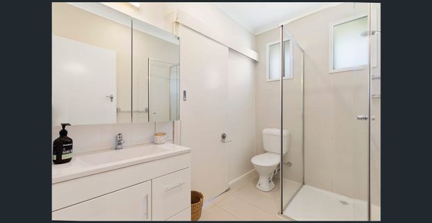 Charming 3 bedroom home - Photo 1