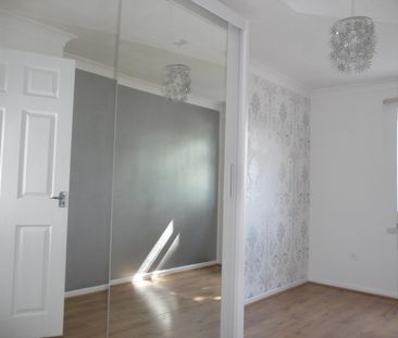 3 bedroom End Terraced House - Archer Road, Stevenage - Photo 6