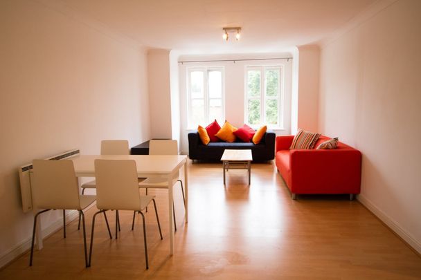 2 Bed Flat, Hadfield Close, M14 - Photo 1