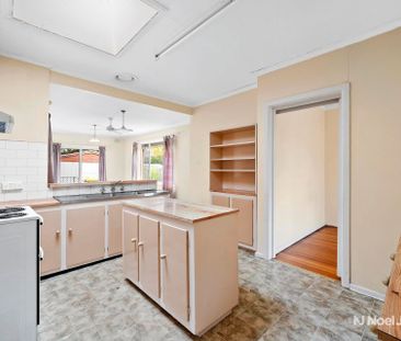 14 McCulloch Street, NUNAWADING - Photo 3