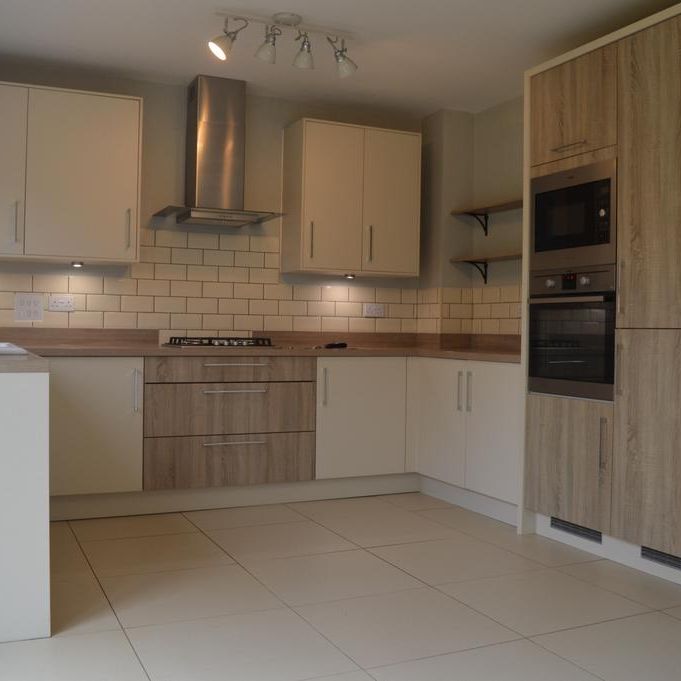 3 bedroom semi-detached house to rent - Photo 1
