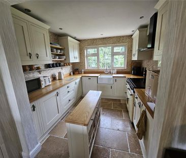 4 bedroom semi-detached house to rent - Photo 6