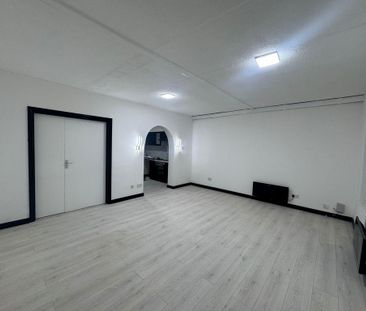 4 bedroom flat to rent - Photo 2