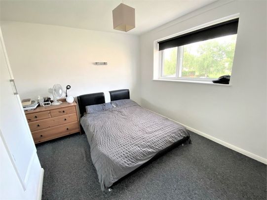 Ashbourne Crescent, Taunton - Photo 1