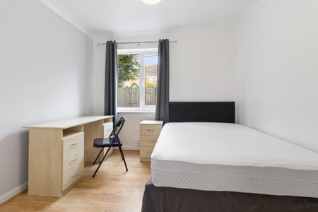 6 bedroom semi-detached house to rent - Photo 3