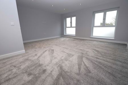 Glenavon Drive, Rochdale - Photo 2