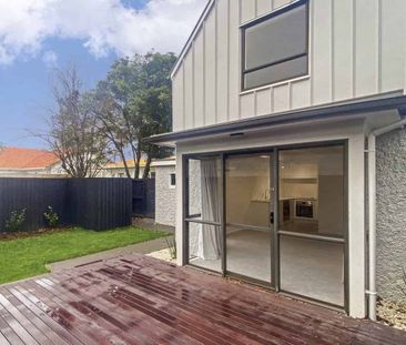 Modernised Home, Unbeatable School Zoning - Photo 2