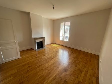 Location Appartement 5 pièces 144m² MELUN 77000 - Photo 2