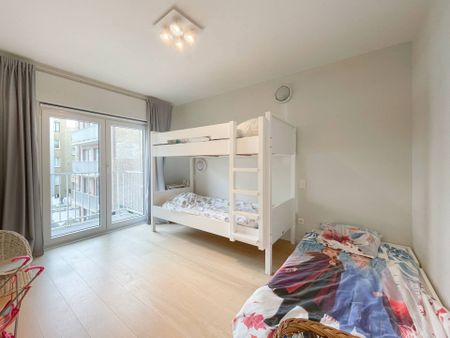 Ruim appartement met open zicht langs de Koningslaan. - Photo 3