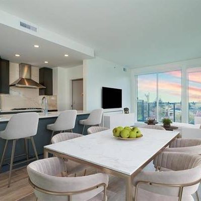 Luxury 2 bed 2 bath + flex condo 900 sqft - Photo 3