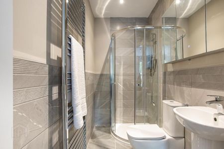 Lesley Park Royal, 1 Rosepark Gardens, Belfast, BT5 7WL - Photo 2