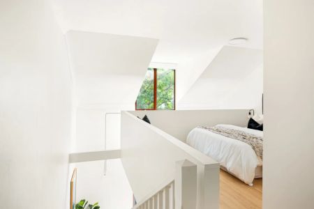 Terrace-Style Loft Apartment in Leafy 'Kensington Mews' - Photo 4