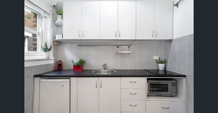 Elegant village apartment 80 metres from Bondi Rd - Photo 4