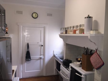 St Kilda West - Photo 2