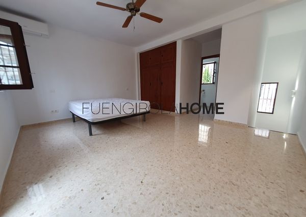 Ref 19790 – **LONG TERM RENTAL** -Great opportunity to live in the best urbanization in Fuengirola: PUEBLO LOPEZ