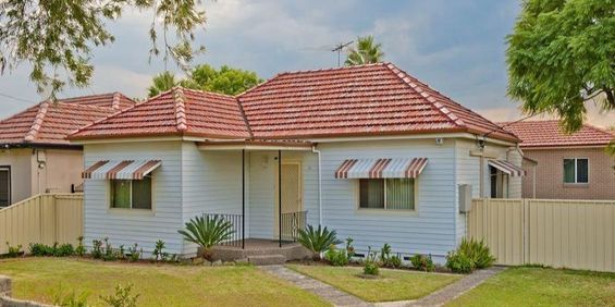 3 BEDROOM FAMILY HOME - Photo 3
