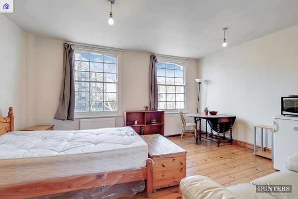 Studio to rent - Photo 1