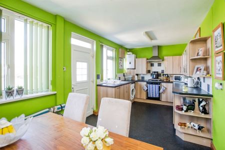 Ryecroft Crescent, Halifax - Photo 5