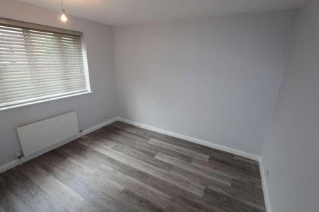 Burnham Gardens, Croydon, CR0 - Photo 2