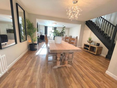 3 bedroom terraced house to rent - Photo 5