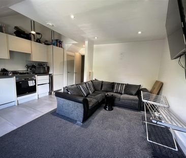 2 Bed Flat, Croham Road, CR2 - Photo 1