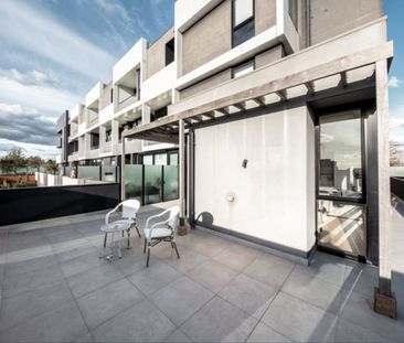 Fall in love with this 50 sqm balcony! - Photo 4