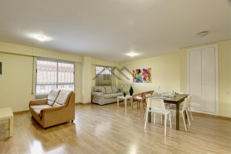 Piso de alquiler en Sant Pau - Photo 5