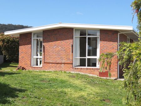 Family Home In A Quiet Cul-De-Sac - Photo 4