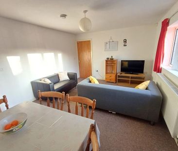 5 bedroom semi-detached house to rent - Photo 2