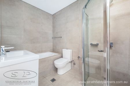 Modern 2 Bedroom Apartment - Photo 5