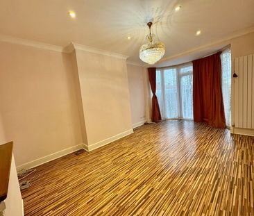 2 Bed Maisonette, Lyne Court, NW9 - Photo 1