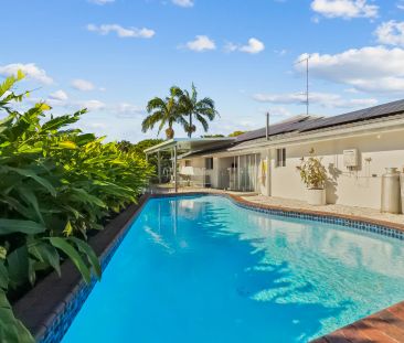 Coastal luxe living in the heart of Burleigh Waters - Photo 4